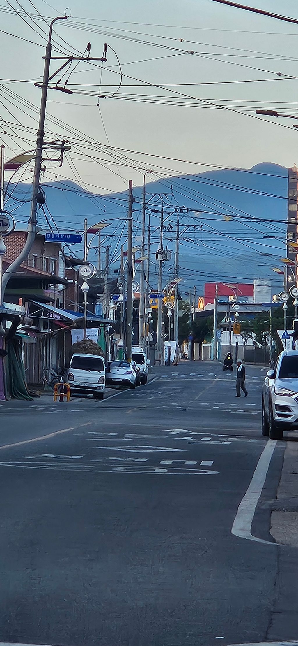 의성 도로와 산