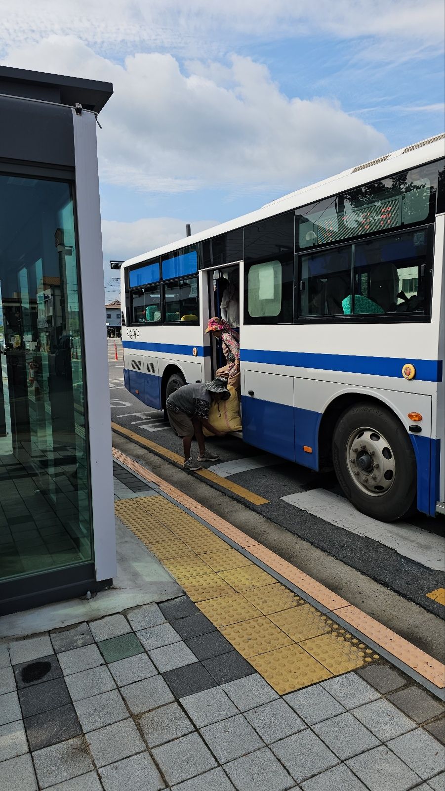 정류장 실버카 주차